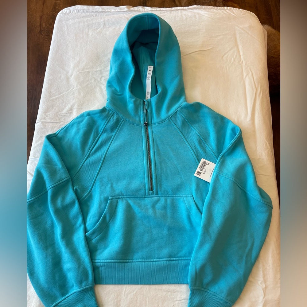 BNWT Lululemon Scuba Oversized Half-Zip Hoodie in Electric Turquoise. Size M/L.